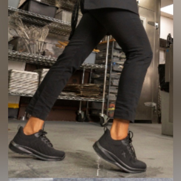 GEERS Non-Slip Work Safety Sneakers Black 10 - Picture 1 of 11